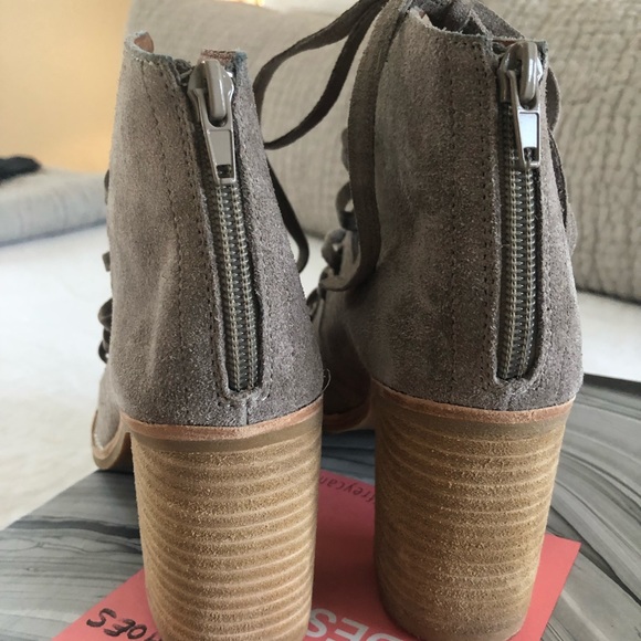 Darling ankle tie Taupe Suede sandal - Picture 3 of 4